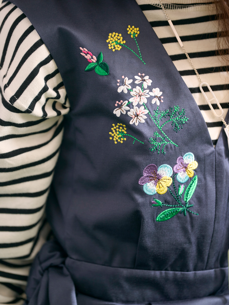 サイドリボン刺繍ジャンパースカート